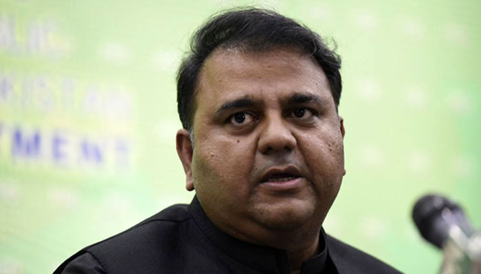 پی ٹی آئی کے فواد چوہدری نے قومی اسمبلی کی قرار داد مسترد کردی اور کہا کہ فیصلے پر اختلاف ہے تو نظرِ ثانی اپیل دائر کریں— فوٹو: فائل