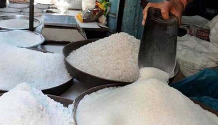 In Faisalabad, after an increase of 40 rupees, one kg of sugar went from 130 to 135, in Hyderabad, the price of sugar was increased by 20 rupees / file photo.