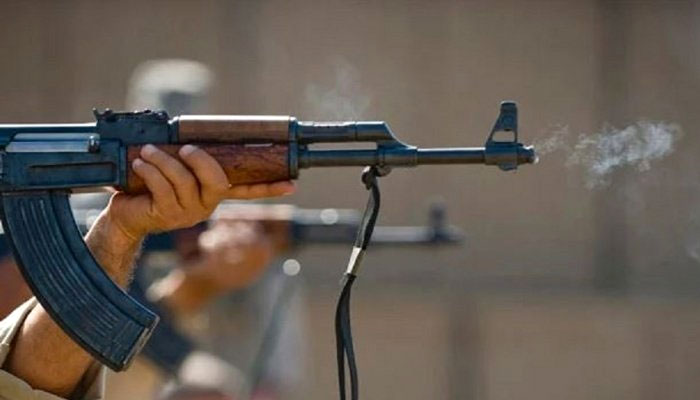 فائرنگ سے ملزم کی ساس، بیوی، سالی اور کمسن سالہ موقع پر ہی جاں بحق ہوگئے— فوٹو: فائل