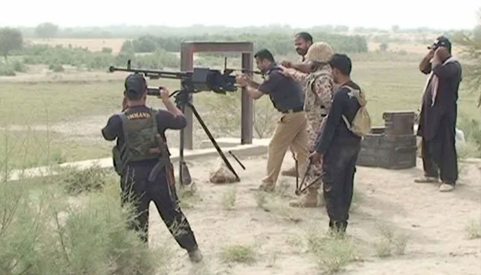 پولیس لٹھانی گینگ کے سرغنہ کے ٹھکانے تک پہنچ گئی ہے اور آپریشن کے دوران بڑی تعداد میں اسمگل شدہ اسلحہ برآمد ہوا ہے: پولیس/ فائل فوٹو