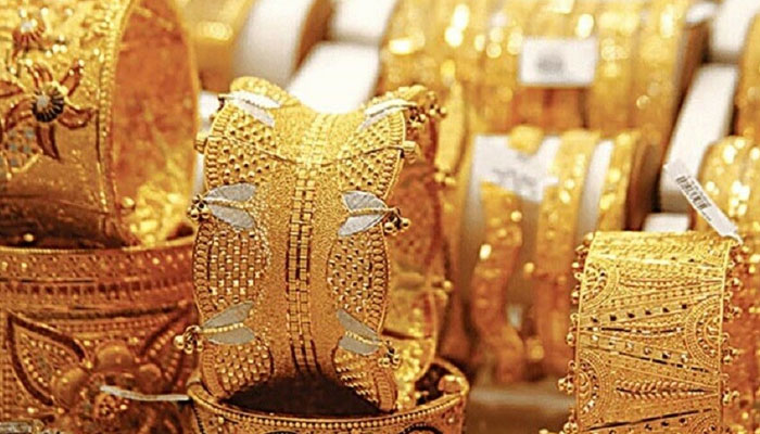 On the last day of the last business week, the price of gold in the country decreased by Rs 2600 per tola.  Photo file