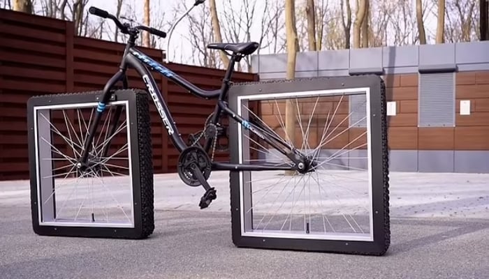The design of the bicycle is unique / screenshot