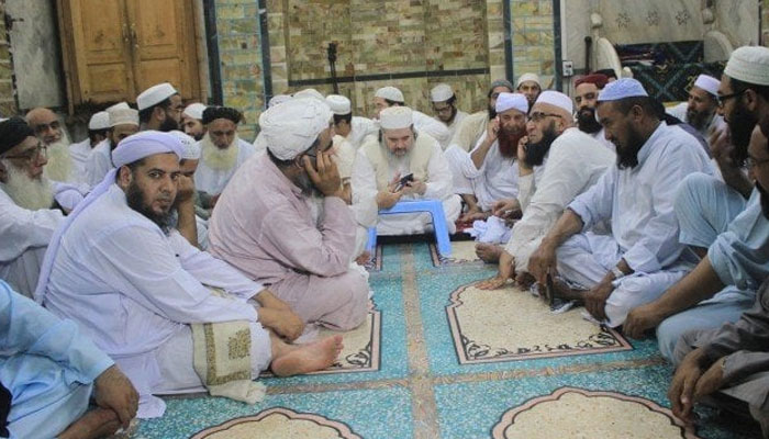 مفتی شہاب الدین پوپلزئی کی زیر صدارت میں مسجد قاسم علی خان کی کمیٹی کا اجلاس نماز مغرب کے بعد شروع ہو گا۔ فوٹو فائل