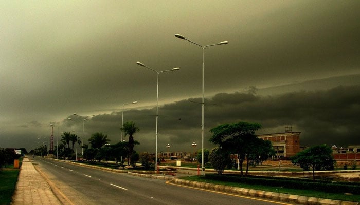 آج سے یکم مئی کے دوران کراچی میں بھی وقفے وقفے سے کہیں معتدل اور کہیں تیز بارش کی پیش گوئی کی گئی ہے/ فائل فوٹو