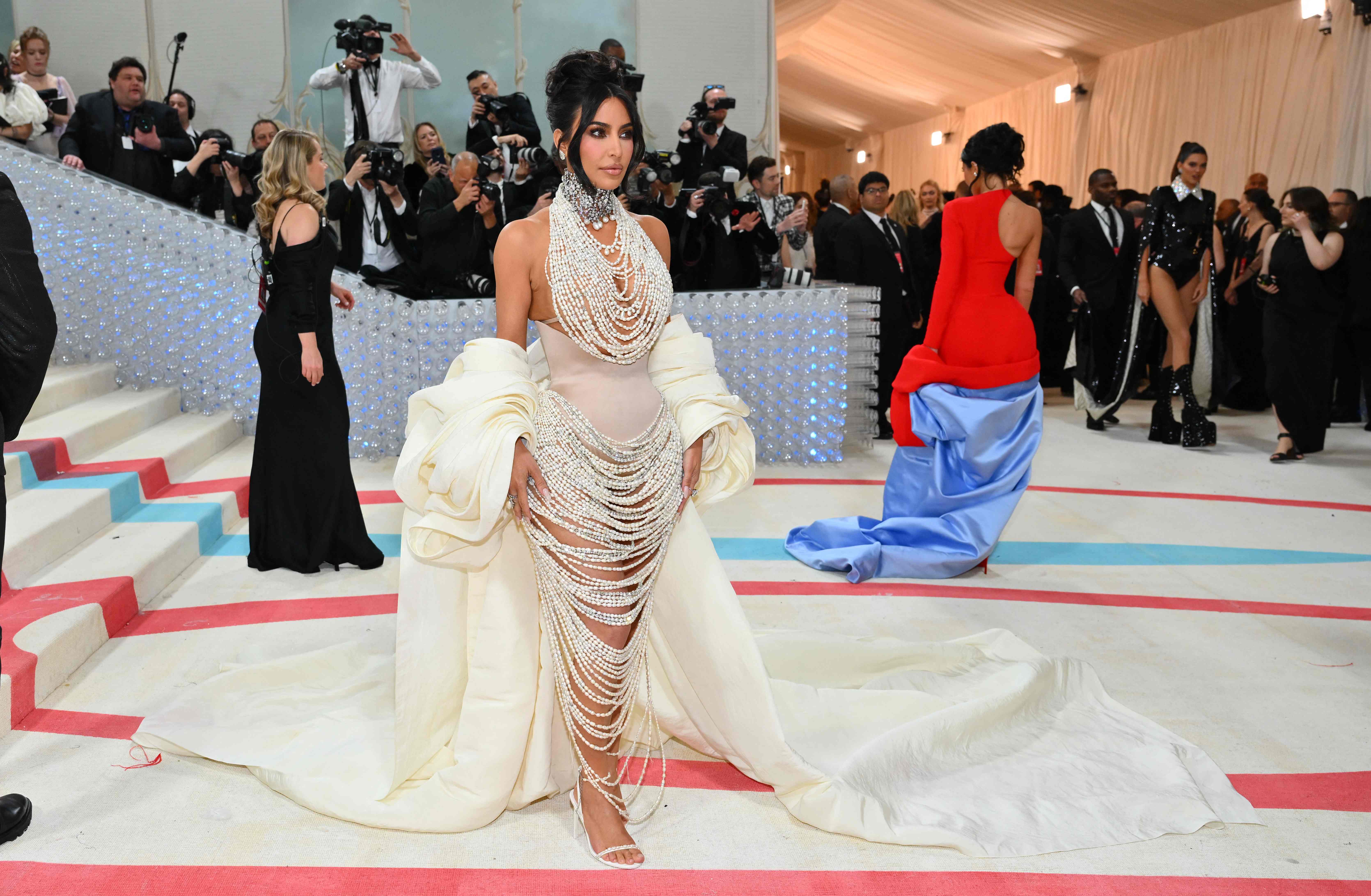American model Kim Kardashian also remained the center of attention at the event - Photo: AFP