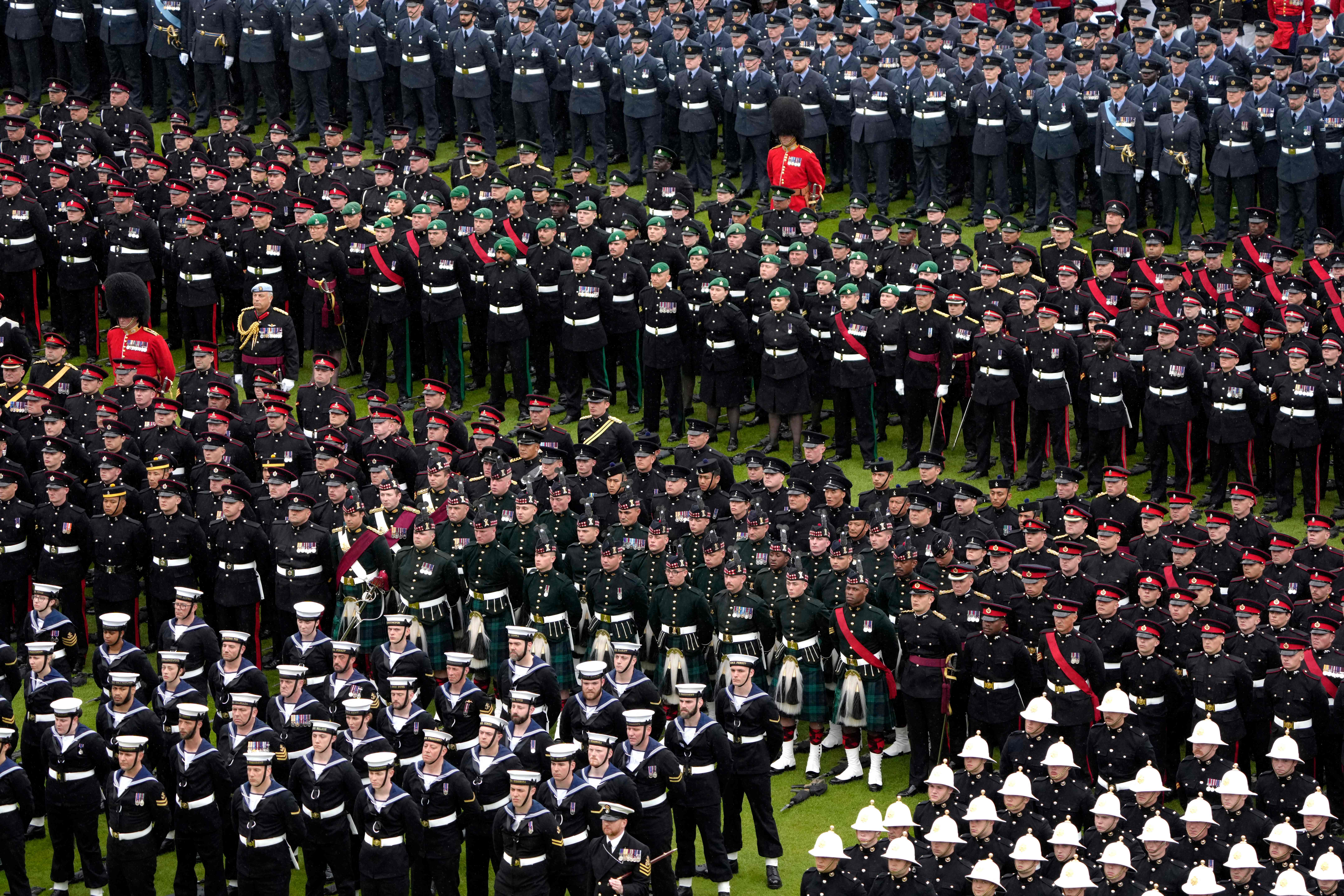 London: 4 thousand military personnel participated in the parade ceremony in front of Buckingham Palace
