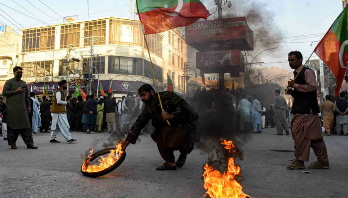 لاہور، کراچی، پنڈی، فیصل آباد اور پشاور سمیت دیگر شہروں میں احتجاج کیا گیا— فوٹو:فائل