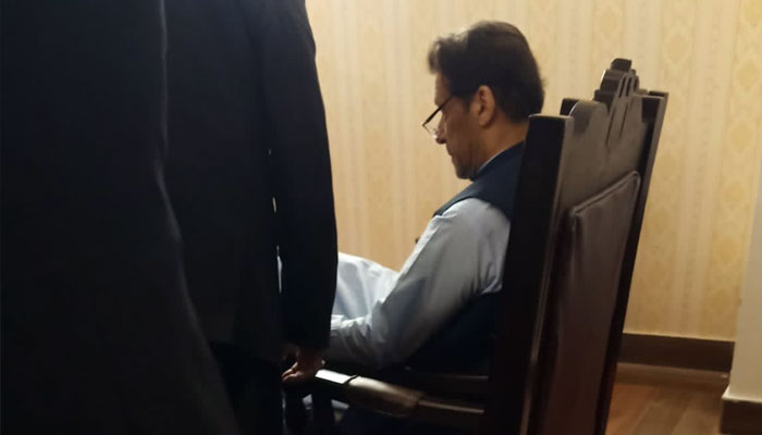 عمران خان کمرہ عدالت میں موجود