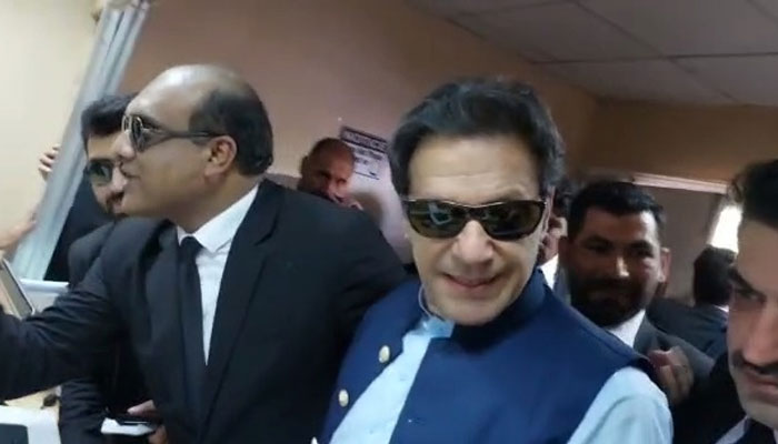 چیئرمین پی ٹی آئی عمران خان کی اسلام آباد ہائیکورٹ میں پیشی کے موقع پر عدالت میں شدید بدنظمی پیدا ہوگئی/ اسکرین گریب