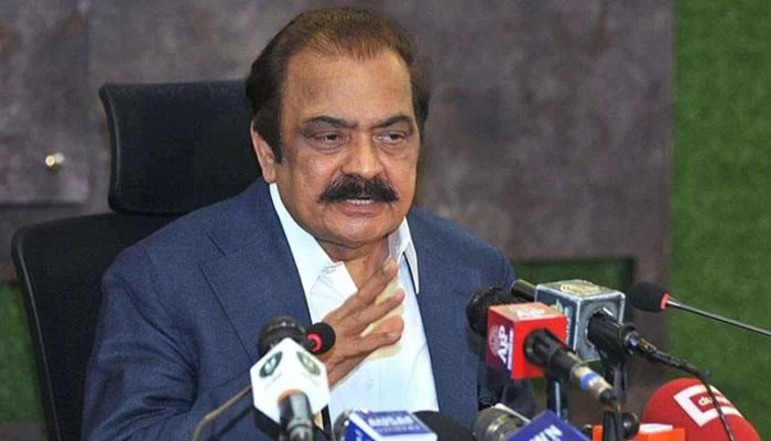 مختلف علاقوں میں کارروائیاں کرنے سے پہلے خواتین کا گروہ حالات دیکھنے جاتا تھا، عمران نے انکی ایک سال تک تربیت کی، فتنہ و فساد کیلئے تیار کیا: وزیر داخلہ— فوٹو:فائل