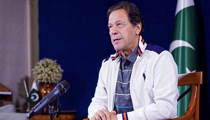 نیب راولپنڈی میں عمران خان اور بشریٰ بی بی کو کل طلب کیا گیا ہے اور عدم حاضری پر قانونی کارروائی کی وارننگ دی گئی ہے— فوٹو: فائل