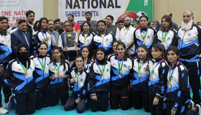 کوئٹہ میں جاری نیشنل گیمز کے والی بال ایونٹ میں ایچ ای سی کی کھلاڑیوں نے اپنے شاندار اور عمدہ کھیل کی بدولت سب کے دل موہ لیے— فوٹو : جیو نیوز