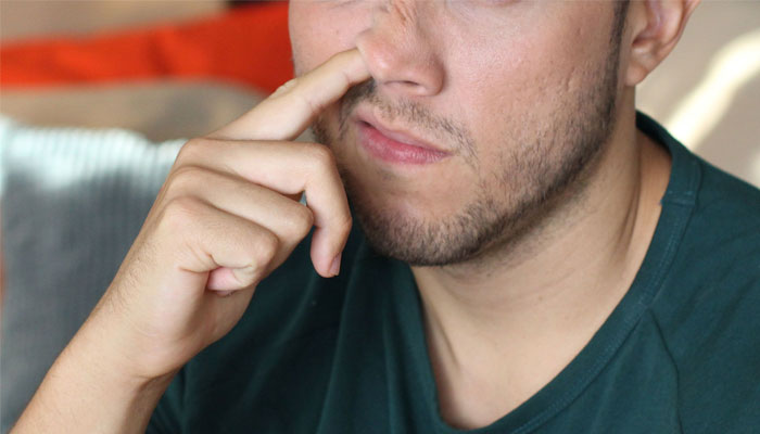 ممکنہ طور پر ناک میں انگلی ڈالنے کی عادت کی بیماری کی شروعات کا سبب ہوسکتی ہے: ماہرین/ فائل فوٹو