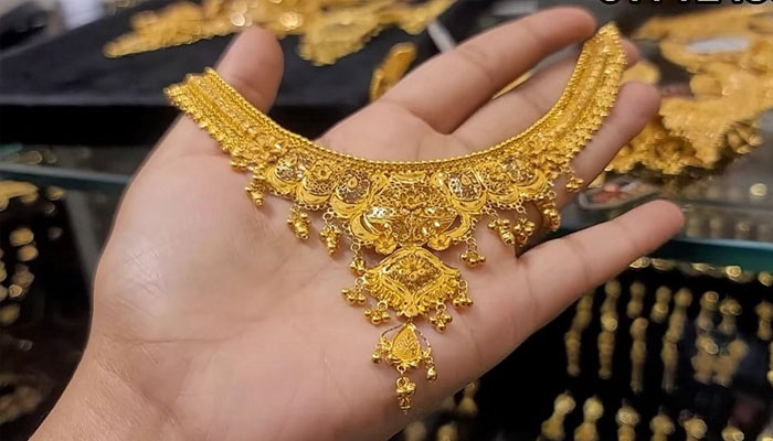 According to the All Pakistan Gems and Jewelers Association, the price of gold has decreased by Rs 250 per tola - Photo: File