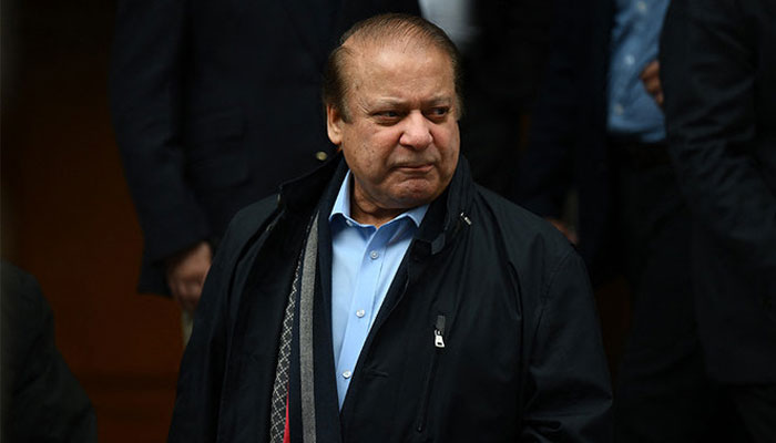 نوازشریف اپنے دو گارڈ ز کے ہمراہ وسطی لندن کے کیفے میں کافی پینے گئے تھے— فوٹو: فائل