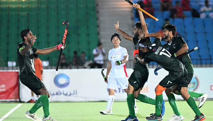 جونیئر ایشیا کپ میں پاکستان نے جاپان کو 2-3 سے ہراکر سیمی فائنل کیلئے کوالیفائی کیا اور ورلڈکپ میں بھی جگہ پکی کرلی— فوٹو: جیو نیوز