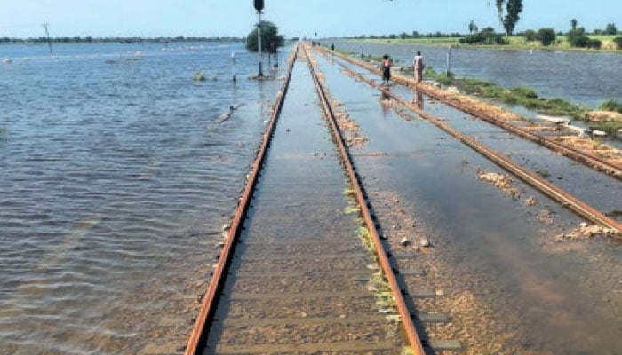 تاریخی اور معاشی اہمیت کے حامل شہر لاڑکانہ کے شہری گزشتہ 10 ماہ سے ٹرین سروس سے محروم ہیں/ فائل فوٹو