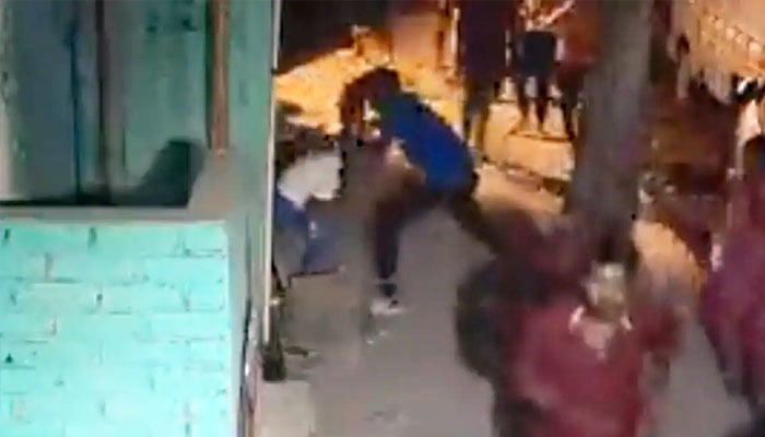 یہ واقعہ ریاست نئی دہلی میں پیش آیا جہاں پولیس نے 20 سالہ نوجوان ساحل کو 16 لڑکی کو قتل کرنے کے الزام میں گرفتار کیا/ فوٹو بھارتی میڈیا