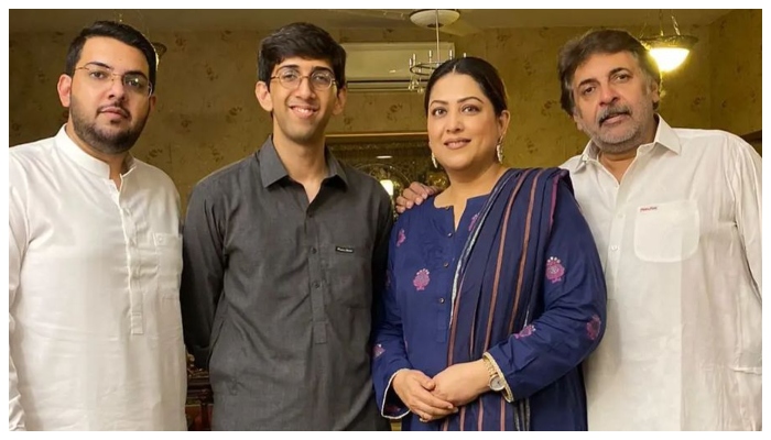 میں نے فضیلہ کو کہا تھا کہ اگر یہ چلا جاتا تو تم ہر سگنل پر اسے تلاش کرتیں: قیصر نظامانی کی گفتگو__فوٹو: انسٹاگرام/فضیلہ قاضی