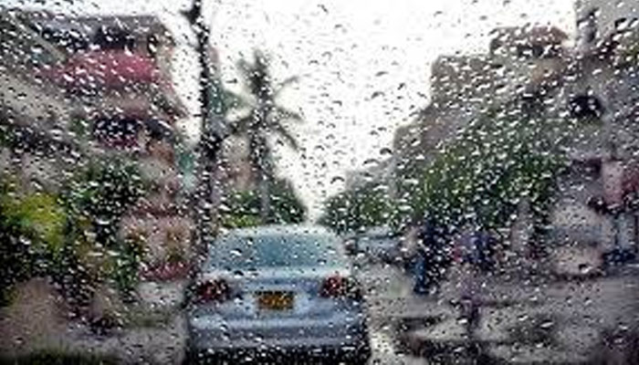 کراچی میں آئندہ تین روز موسم گرم اور مرطوب رہے گا تاہم مغرب اور جنوب مغرب سے ہوائیں چلتی رہیں گی: محکمہ موسمیات/ فائل فوٹو