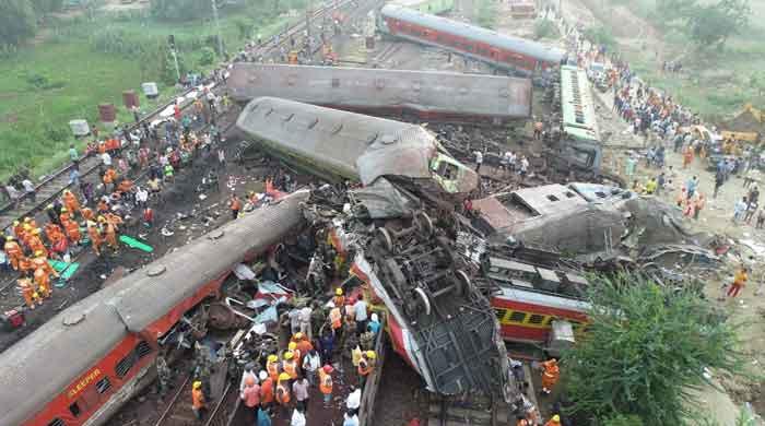 بھارت میں خوفناک ٹرین حادثہ، غفلت کس کی تھی؟
