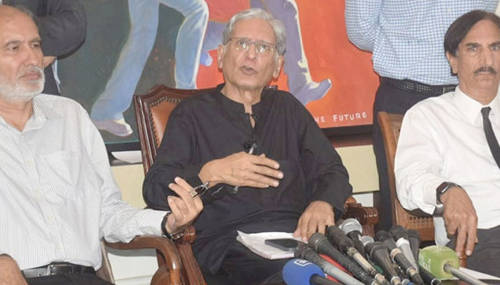 چیف جسٹس کو سیاسی مذکرات کا مشورہ دینے کے بجائے الیکشن کی تاریخ دینی چاہیے: سینیئر سیاستدان— فوٹو: این این آئی