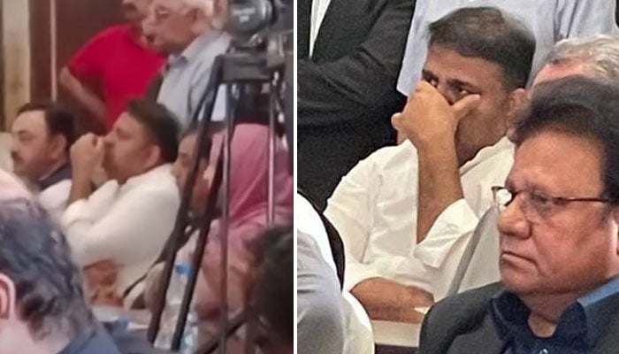 پریس کانفرنس کے دوران فواد چوہدری کا ہاتھ چہرے پر تھا اور وہ کچھ دیرسرجھکائے بیٹھے رہے/ اسکرین گریب
