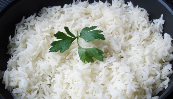 گرمیوں میں چاول کا استعمال ہر گھر میں ہی بڑھ جاتا ہے جس کی وجہ چاولوں کا جلدی ہضم ہوجانا ہے/ فائل فوٹو
