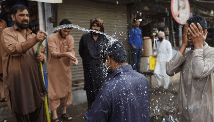 گزشتہ روز ملک میں سب سے زیادہ درجہ حرارت نوکنڈی میں 47 ڈگری سینٹی گریڈ ریکارڈ کیا گیا/ فائل فوٹو