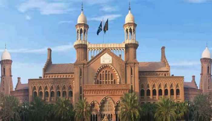 یہ کیسے ہو سکتا ہے کہ پٹواری ریکارڈ لےکر غائب ہو جائے، جو آپ نے بتایا اس سے لگتا ہے کہ کوئی گڑبڑ ہوئی ہے: لاہور ہائیکورٹ۔ فوٹو فائل