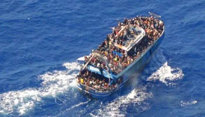 کوسٹ گارڈ نے ہمیں مجبور کیا کہ ہم خاموش رہیں اور کشتی پر سوار 9 مصری باشندوں پر انسانی اسمگلنگ کا الزام عائد کردیا جائے: بچ جانے والے افراد کا  بیان