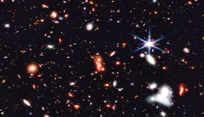 ٹیلی اسکوپ کی مدد سے دریافت ہونے والا یہ اب تک کا قدیم ترین بلیک ہول ہے، جو ایک انتہائی عمر رسیدہ کہکشاں کی گہرائی میں واقع ہے: ںاسا— فوٹو: فائل