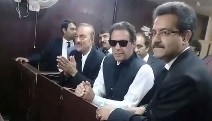 عمران خان 30 ستمبر کو جوڈیشل مجسٹریٹ زیبا چوہدری سے معذرت کرنے کے لیے ان کی عدالت پہنچے تھے،فوٹو: اسکرین شاٹ/ فائل