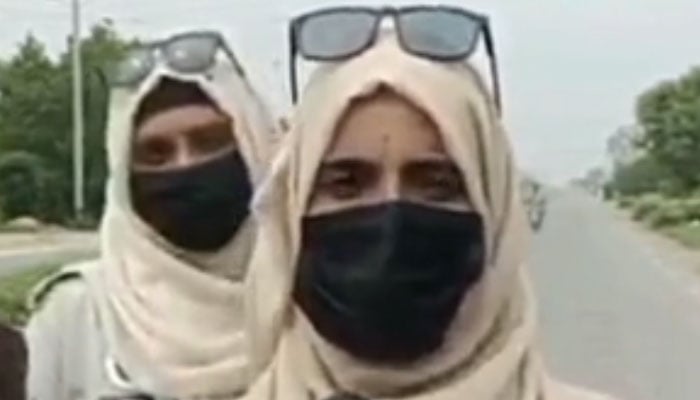 اگر میرے گھر والے بھی قانون پرعمل درآمد نہیں کریں گے توان کے ساتھ بھی کوئی رعایت نہیں کی جائے گی: خاتون کانسٹیبل کا بیان— فوٹو: اسکرین گریب