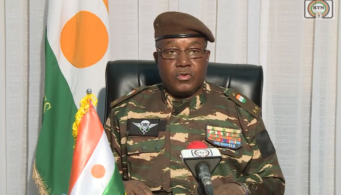 گزشتہ دنوں افریقی ملک نائجر میں فوج نے بغاوت کرتے ہوئے منتخب صدر محمد بازوم کی حکومت کا تختہ اُلٹ دیا تھا— فوٹو: نائجر ٹی وی اسکرین گریب