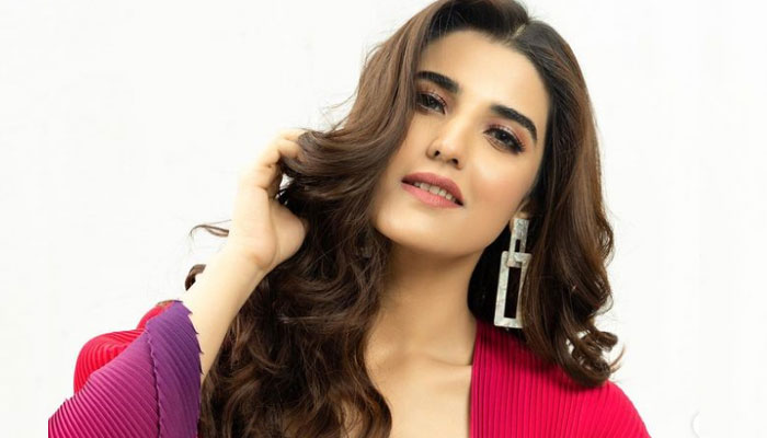 میرے والدین مجھے تعلیم کے لیے بیرون ملک بھیجنا چاہتے تھے لیکن میں اداکاری کا شوق رکھتی تھی: اداکارہ کی انٹرویو میں گفتگو/ فوٹو سوشل میڈیا