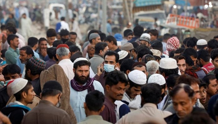 سندھ کی آبادی 5 کروڑ 56 لاکھ 90 ہزار ہے، سندھ کی 46.27 فیصدآبادی دیہی اور 53.7 فیصد شہری ہے، ادارہ شماریات— فوٹو:فائل