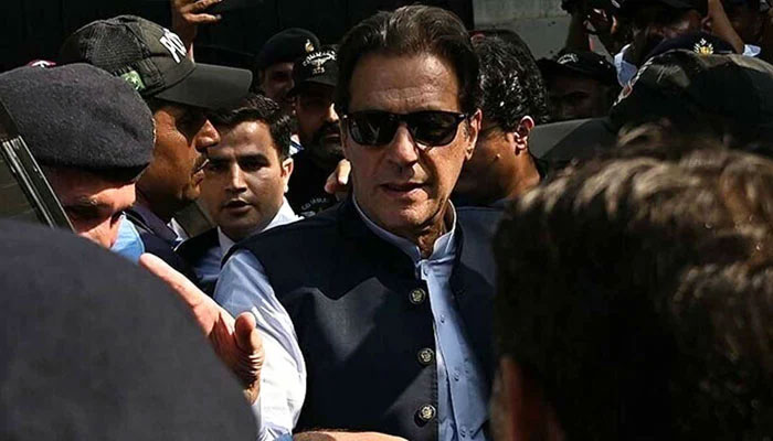 ہائیکورٹ نے عمران خان کی اٹک جیل سے اڈیالہ منتقلی اور سہولیات فراہمی کی درخواست پر رجسٹرار آفس کے اعتراضات ختم کردیے— فوٹو:فائل