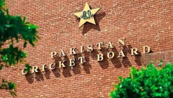 پی سی بی نے مستقبل میں ان کرکٹرز کو این او سی جاری نہ کرنے اور پاکستان کرکٹ کے دروازے بند کرنے کا فیصلہ کیا ہے۔ فوٹو فائل
