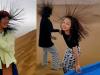 صحرا میں سیر کے دوران لوگوں کے بال اچانک کھڑے ہونے کی ویڈیو وائرل