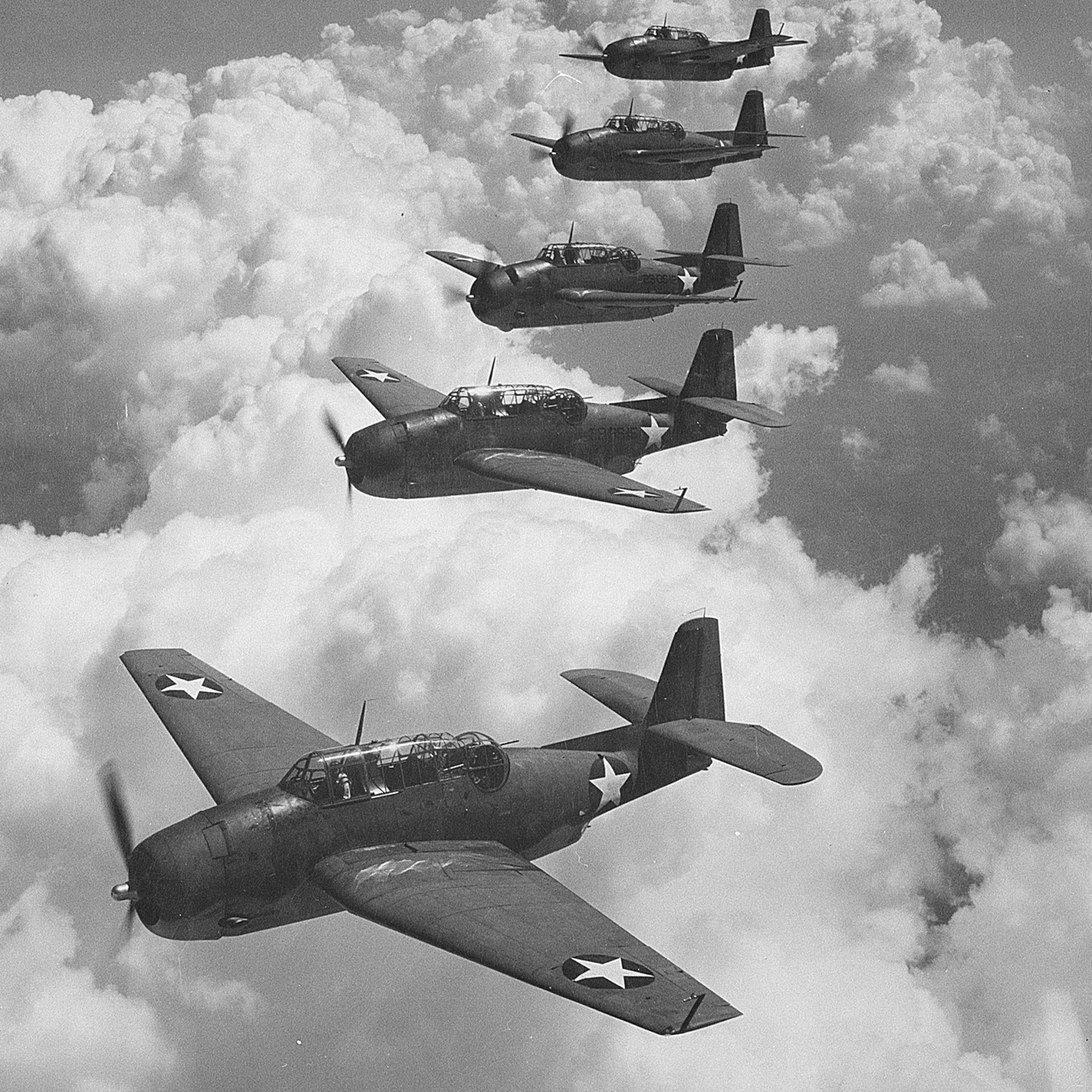 5 ٹی بی ایم ایوینجر تارپیڈو بمبار طیاروں کی 1942 کی ایک تصویر / فوٹو بشکریہ نیشنل آرکائیوز