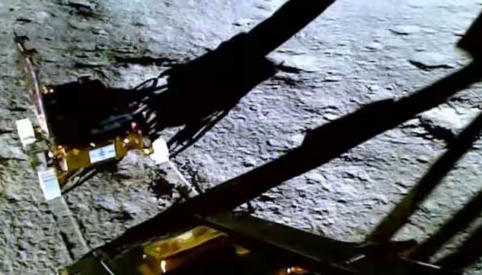 بھارتی مشن 23 اگست کو چاند کی سطح پر اترا تھا / فوٹو بشکریہ اسرو