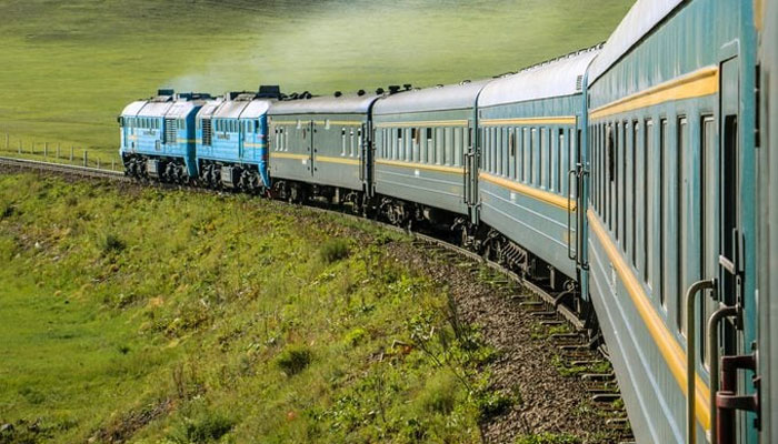 یہ ٹرین روس میں سفر کرتی ہے / فوٹو بشکریہ ریڈرز ڈائجسٹ