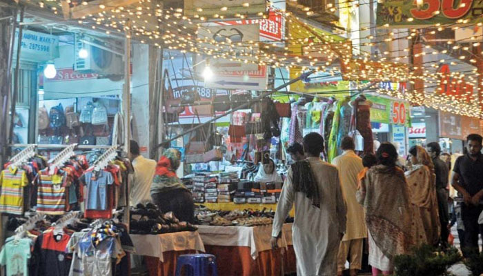 دکانیں مغرب کے وقت بند کرنے سے دکانداروں کو نقصان ہوگا اسی لیے مغرب کے وقت دکانیں بند کرنے کی تجویز ٹھیک نہیں: دکاندار/ فائل فوٹو