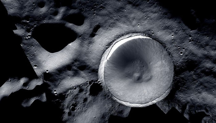 چاند کا یہ مقام اس طرح پہلے کبھی دیکھنے کا موقع نہیں ملا تھا / فوٹو بشکریہ ناسا
