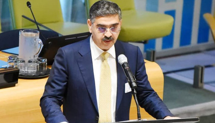 ٹی ٹی پی اور داعش کا دوبارہ سر اٹھانا پاکستان اور دنیا بھر کیلئے تشویش کا باعث ہے، ٹی ٹی پی اور داعش سے درپیش خطرات کا مل کر سامنا کرنا چاہیے: انوار الحق کاکڑ— فوٹو: وزیر اعظم آفس/ ٹوئٹر