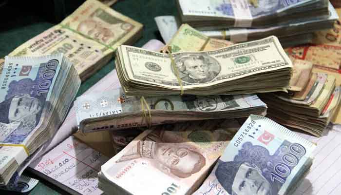 ڈالر کی غیر قانونی تجارت، اسمگلنگ، سٹے بازی کے خلاف کریک ڈاؤن، انتظامی اقدامات اور اسٹیٹ بینک کی جانب سے اصلاحات کے مثبت نتائج سامنے آنے لگے۔ فوٹو فائل