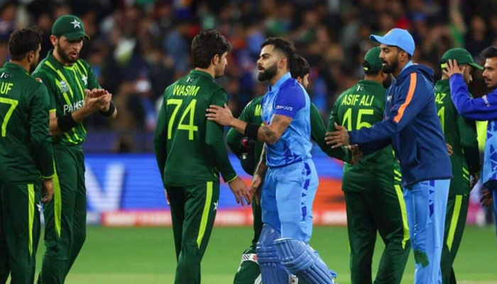 پاکستان اور بھارت کے درمیان کرکٹ چیلنجنگ ہوتی ہے کوئی خاص تیاری نہیں کرنی ہوتی بس میچ کے روز اچھا دینا ہوتا ہے: کوہلی/ فائل فوٹو