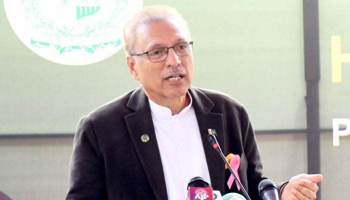 ن لیگ جس بیانیے کی تلاش میں تھی وہ عوام نے نواز شریف کے ہاتھ میں تھما دیا، مینار پاکستان پر نواز شریف نے سیاسی جماعتوں اور اداروں کو ساتھ لے کر چلنے کی بات کی: ڈاکٹر عارف علوی— فوٹو:فائل