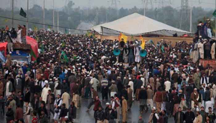 کمیٹی تعین کرےگی کہ فیض آباد دھرناکیس میں کس نے احکامات دیے اور مینیج کیا تھا، اٹارنی جنرل نے عملدرآمد رپورٹ سپریم کورٹ میں جمع کرا دی۔ فوٹو فائل